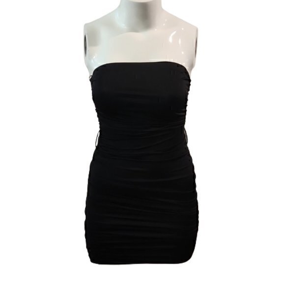 Forever 21 Dresses & Skirts - [Twenty One] Black Fitted Dress - Size L